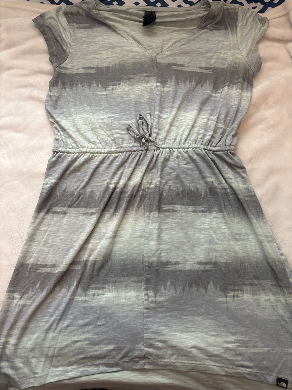 North Face outdoorsy v neck dress size XL